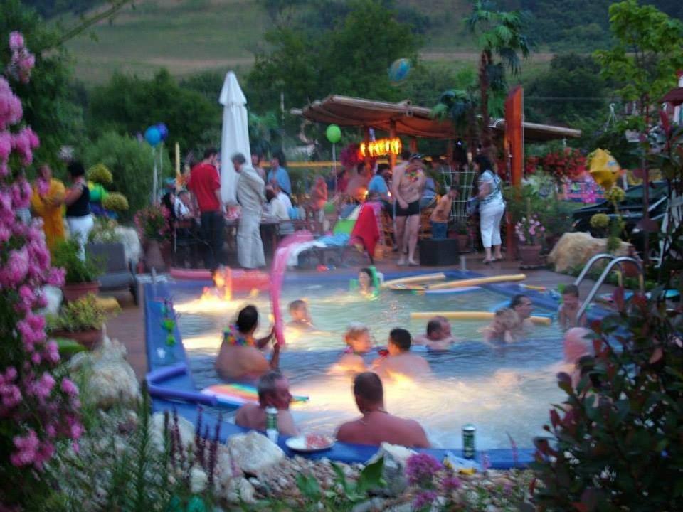 Holiday Vendeghaz Es Szabadidokert Jardanhaza Exterior foto